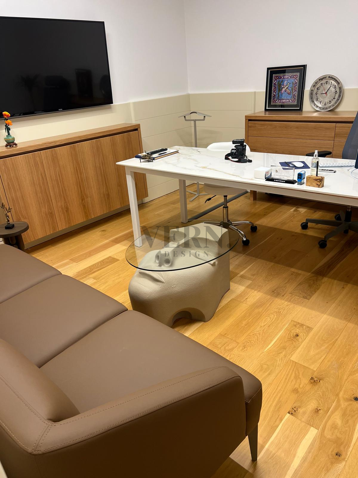 Solace Table – Ev ve Ofis İçin Heykelsi Modern Orta Sehpa 80x60 cm (31x24 inç)