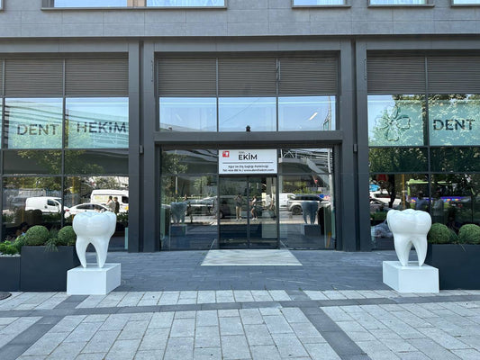 Large Tooth Sculpture with Pedestal – 170x70x70 cm Dental Art Statue – Durable Outdoor Decor for Clinics & Medical Spaces