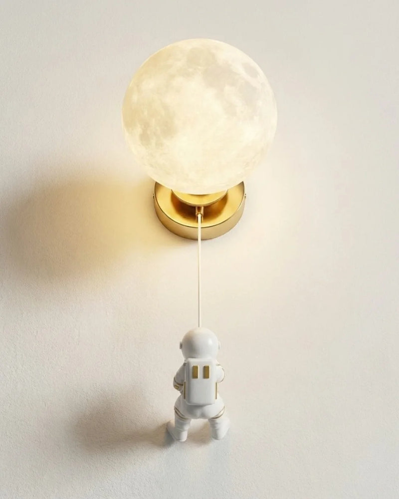 Gravity Astronaut Sconce | Ay Dokulu Heykelsi Duvar Apliği