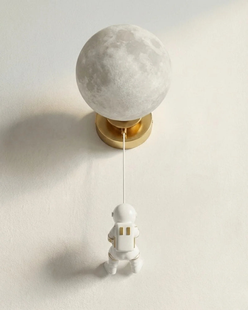 Gravity Astronaut Sconce | Ay Dokulu Heykelsi Duvar Apliği