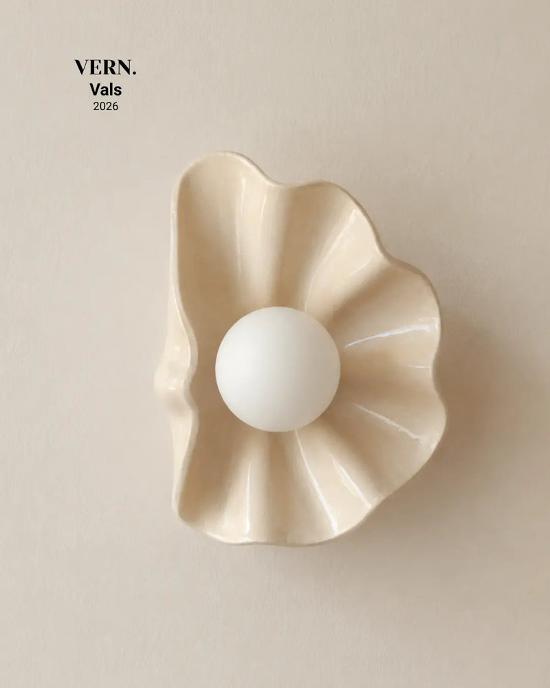 Vals Shell Sconce | Fiberglass Dalgalı Kabuk Formlu Duvar Apliği