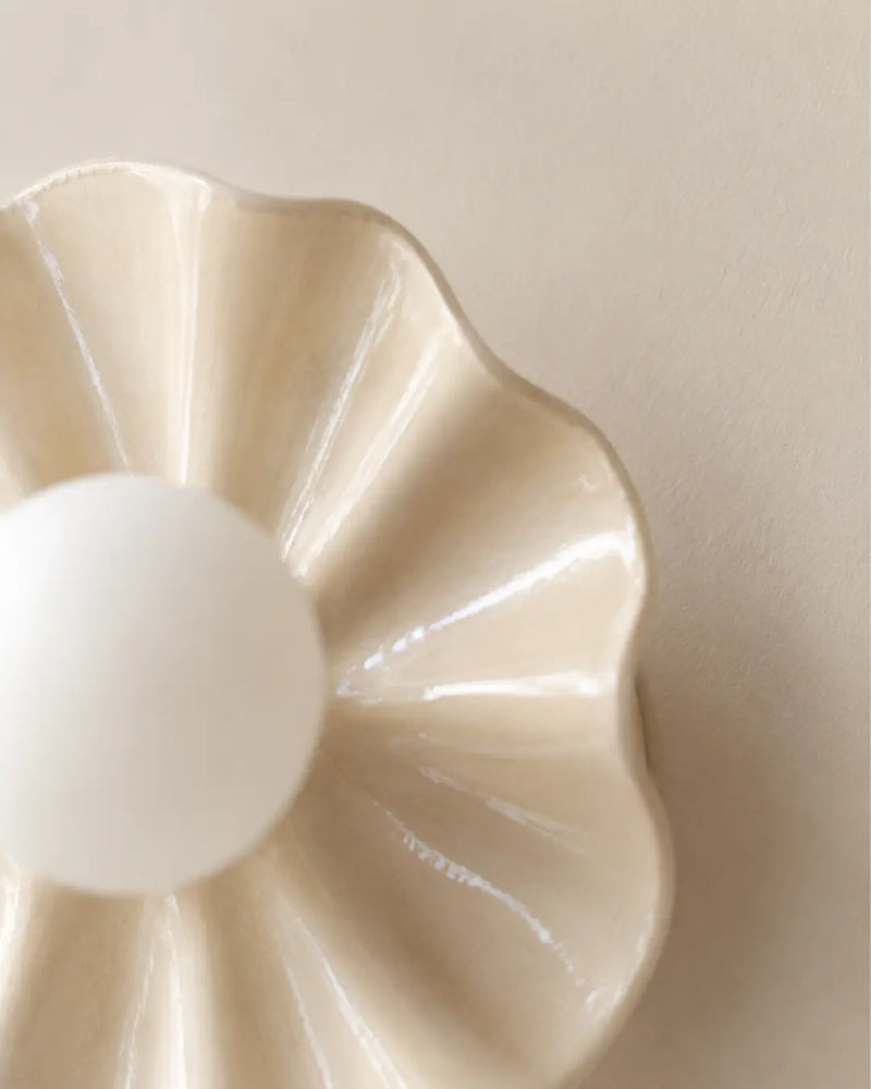 Vals Shell Sconce | Fiberglass Dalgalı Kabuk Formlu Duvar Apliği