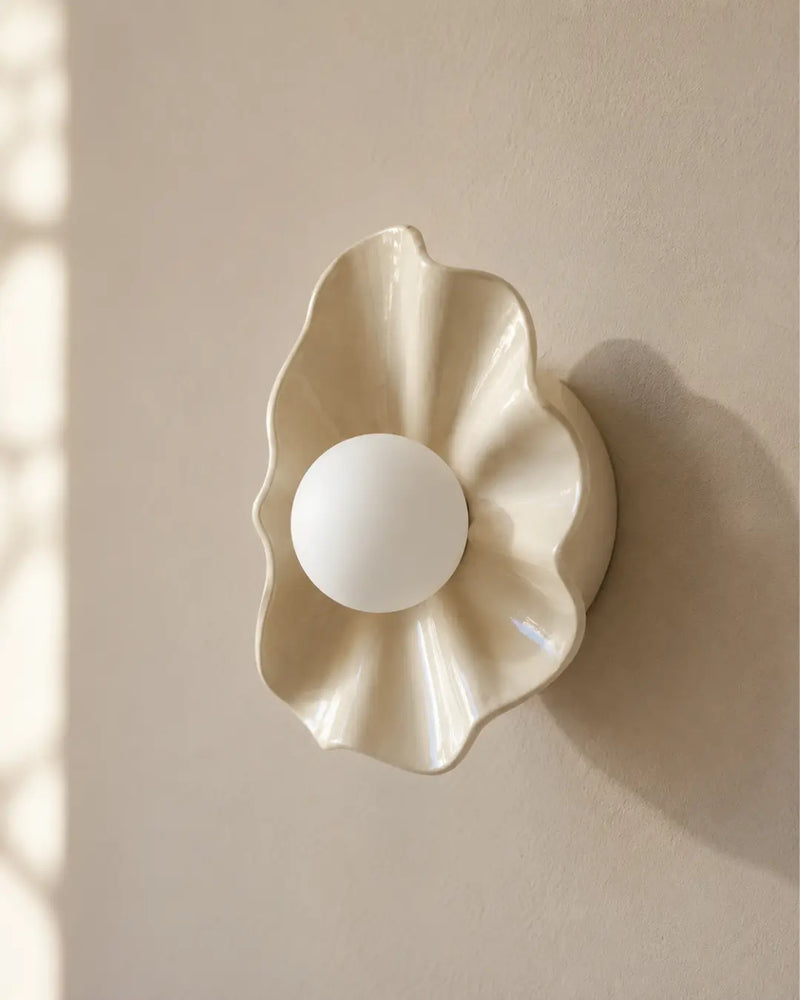Vals Shell Sconce | Fiberglass Dalgalı Kabuk Formlu Duvar Apliği
